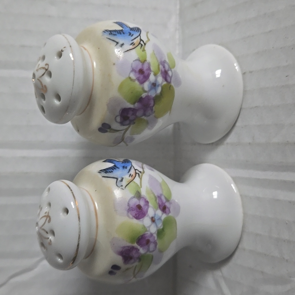 Vintage Salt & Pepper Shakers Hand Painted Purple Flowers Violets Bluebird JAPAN